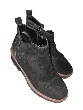 9/2/6. Girls Pop Girls Black Chelsea Booties with Contrast Trim